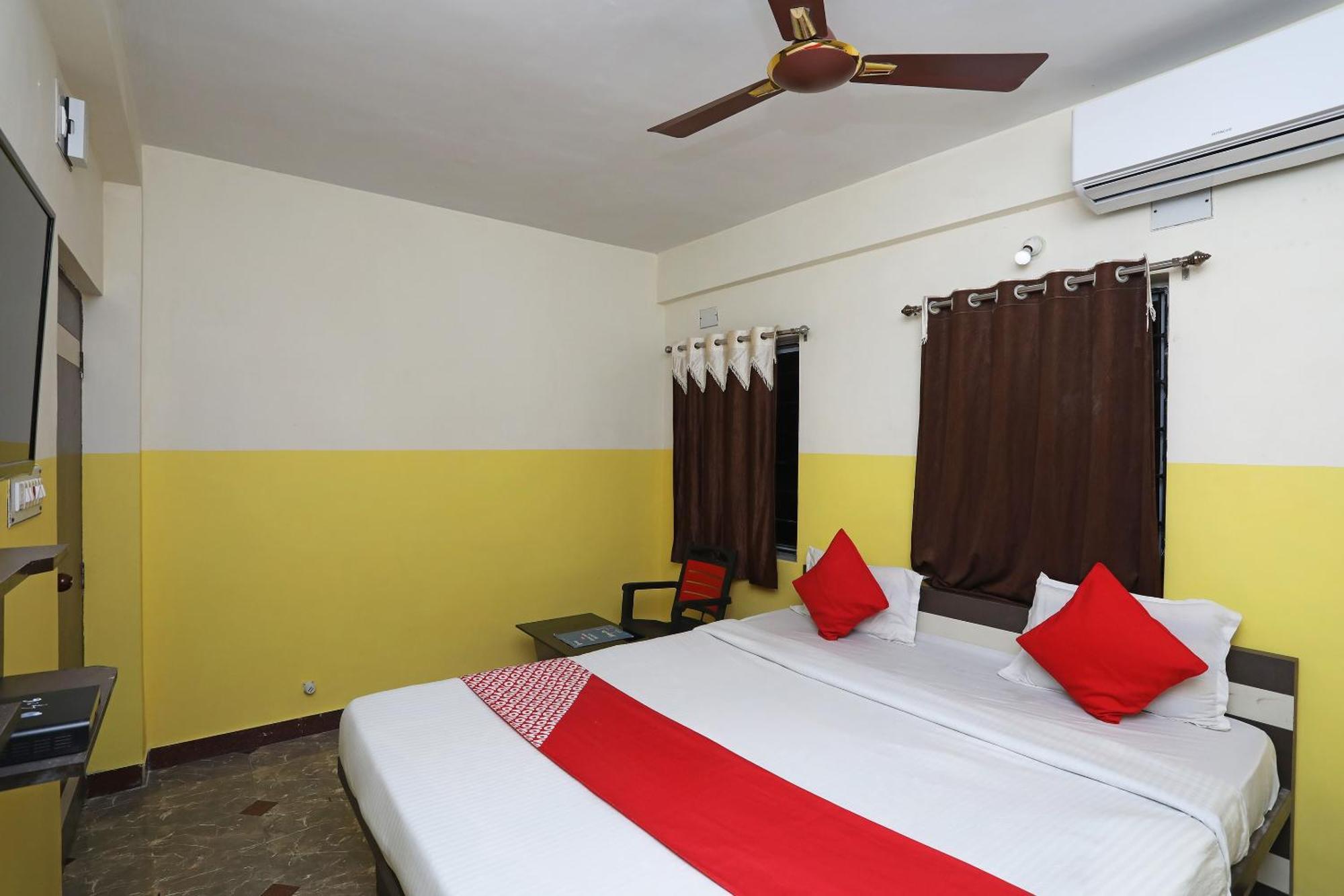 Oyo 26152 Hotel Aarush ดีกา ภายนอก รูปภาพ
