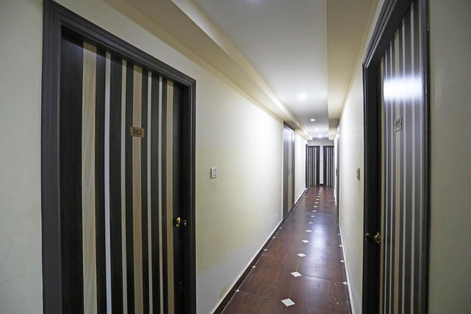 Oyo 26152 Hotel Aarush ดีกา ภายนอก รูปภาพ