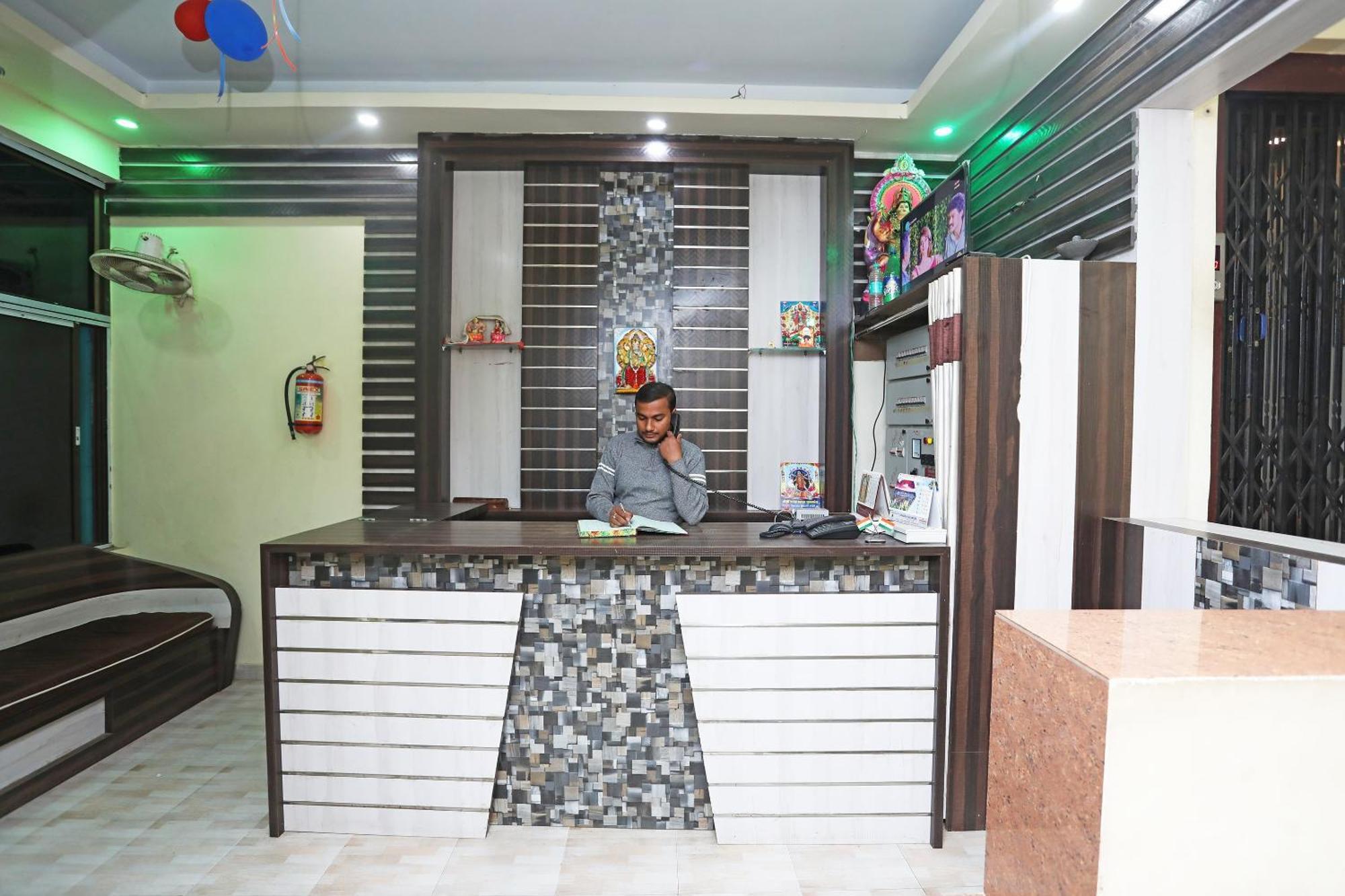 Oyo 26152 Hotel Aarush ดีกา ภายนอก รูปภาพ